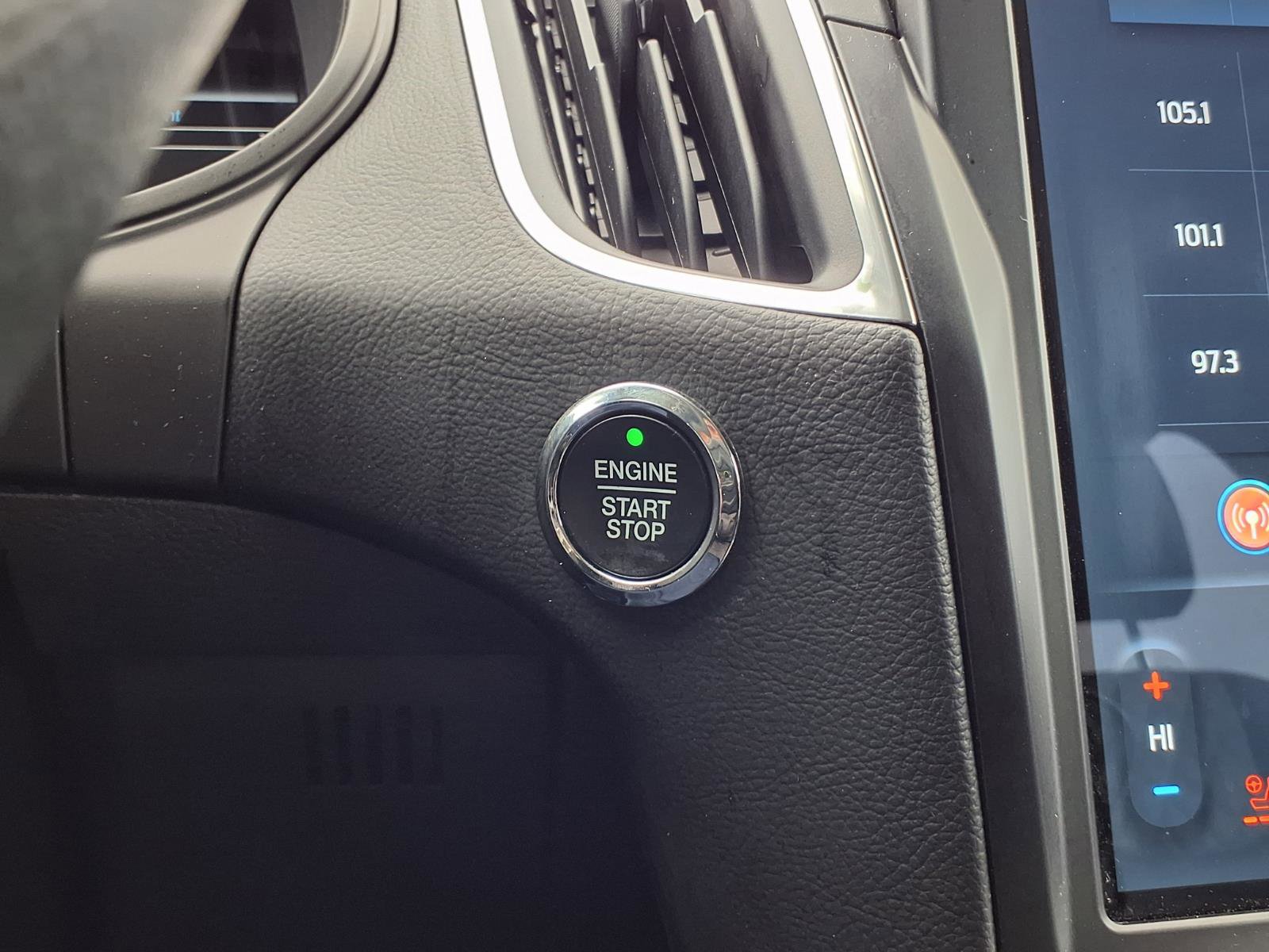 Used 2024 Ford Edge Titanium image 14