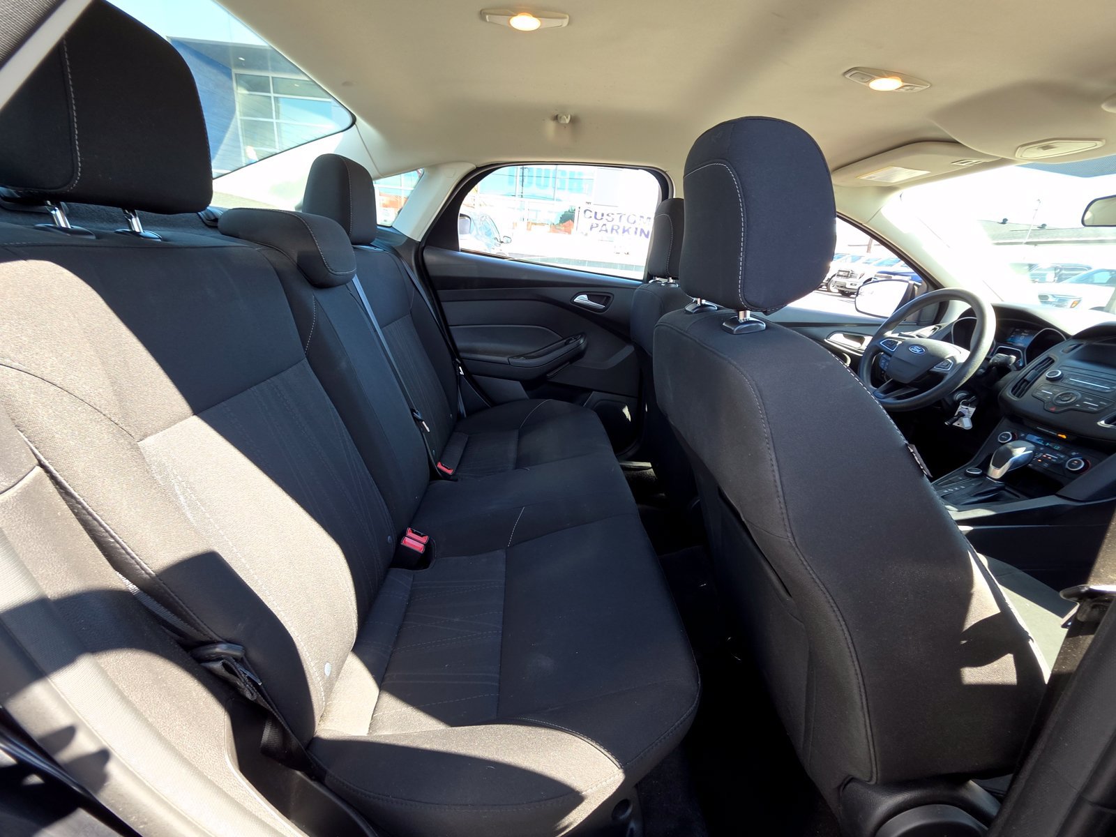 Used 2018 Ford Focus SE w/ SE Appearance Package FWD image 31