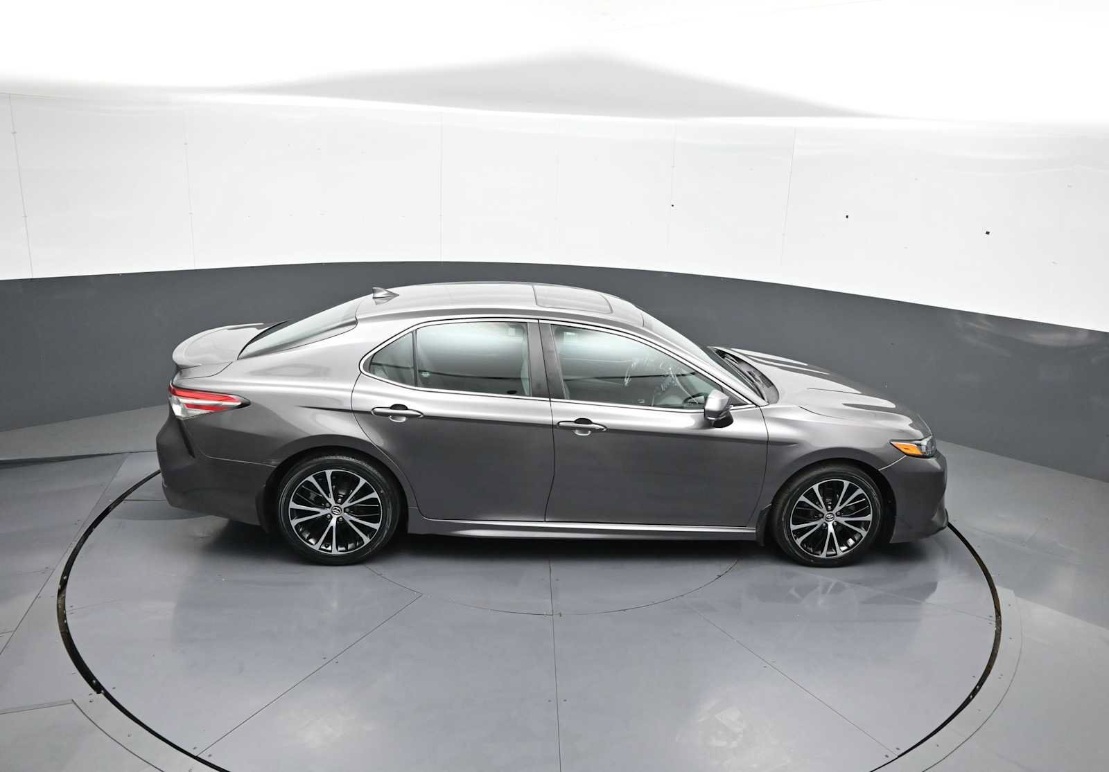 Used 2020 Toyota Camry SE w/ Convenience Package FWD image 40