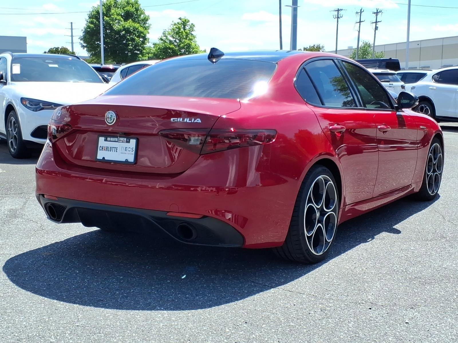 Used 2023 Alfa Romeo Giulia Veloce RWD image 2