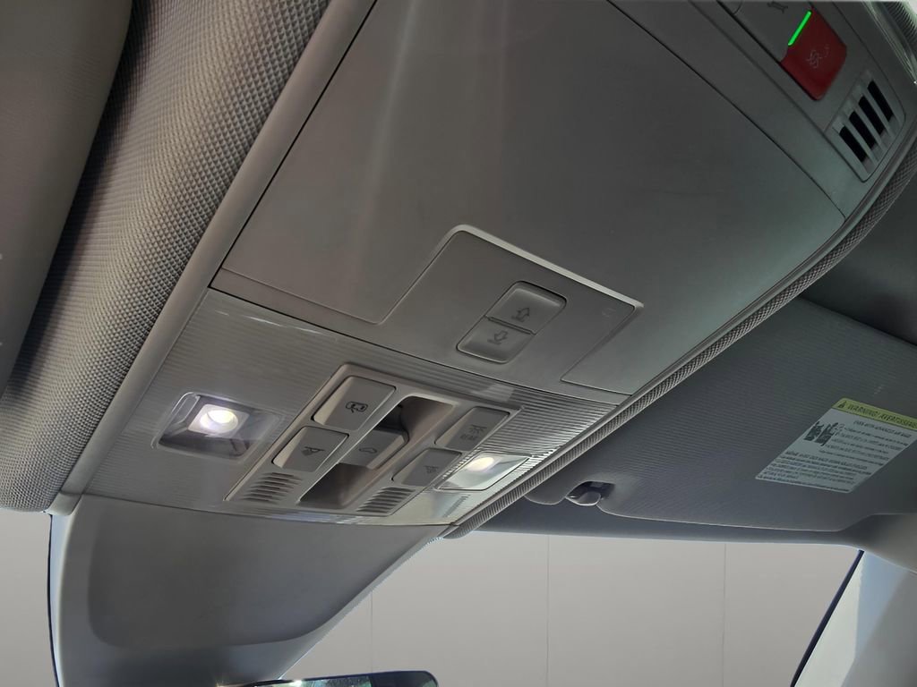 Used 2022 Volkswagen Tiguan SE w/ Panoramic Sunroof Package image 14