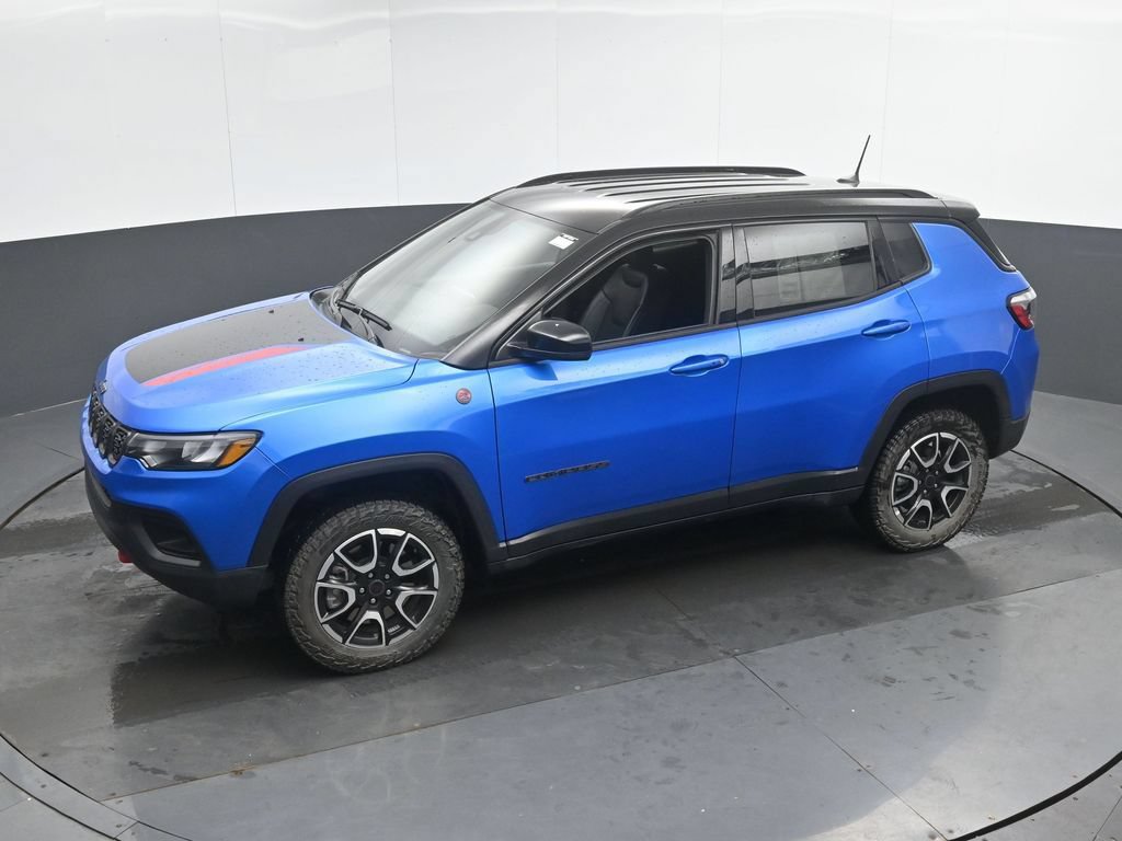 Used 2025 Jeep Compass Trailhawk AWD/4WD image 36