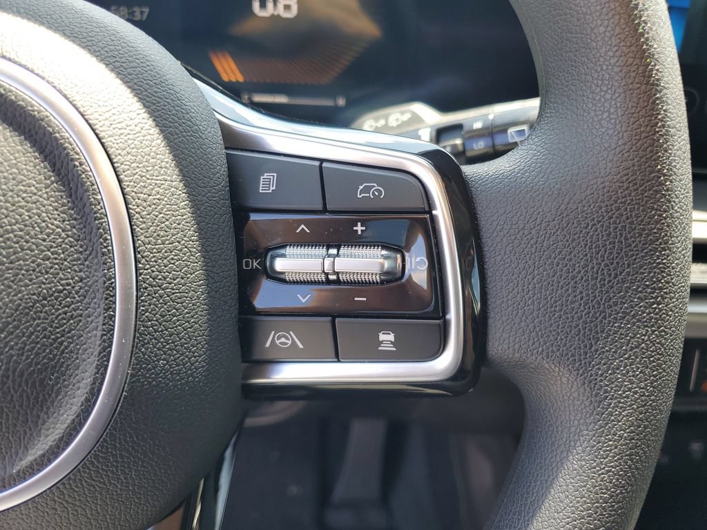 Used 2025 Kia Sorento LX FWD image 12