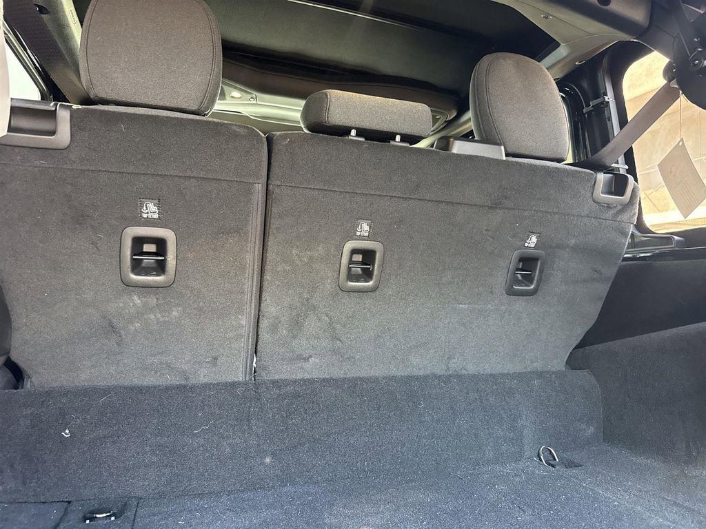 Used 2024 Jeep Wrangler Unlimited image 22