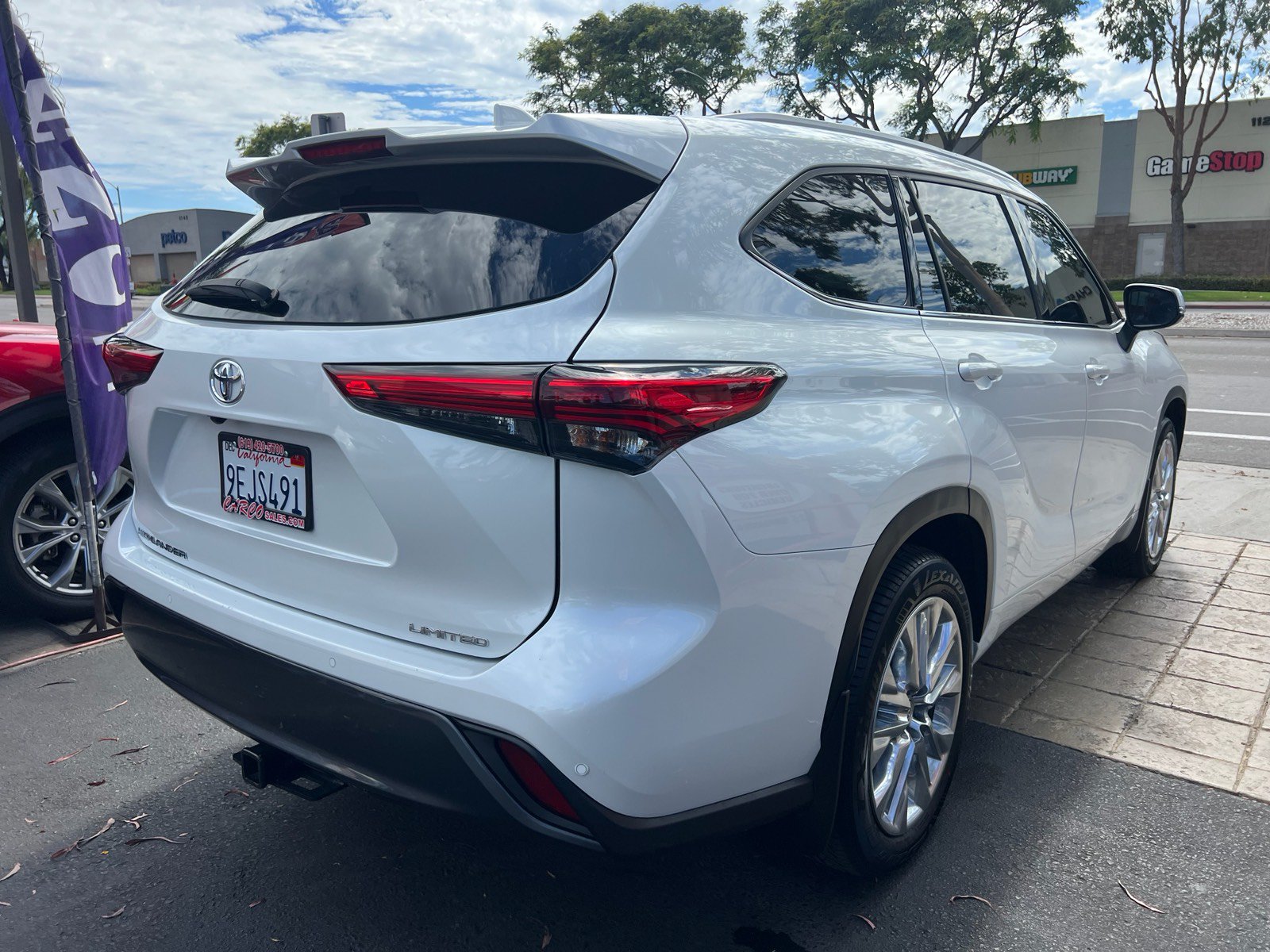 Used 2023 Toyota Highlander Limited FWD image 13