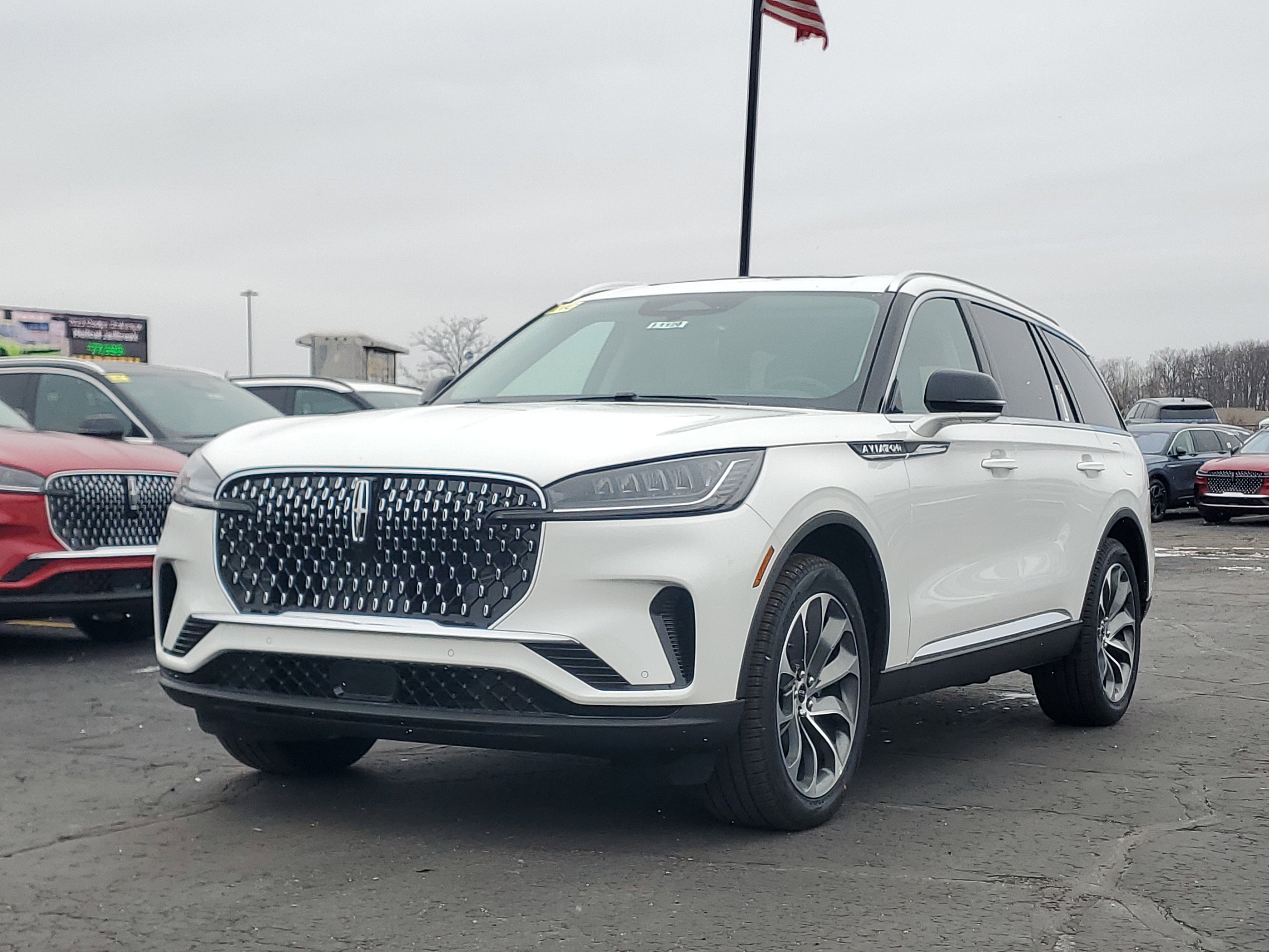 New 2026 Lincoln Aviator AWD image 2