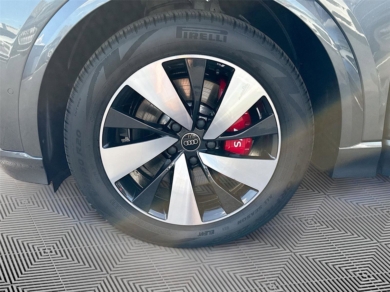 New 2025 Audi SQ6 e-tron Premium Plus image 32