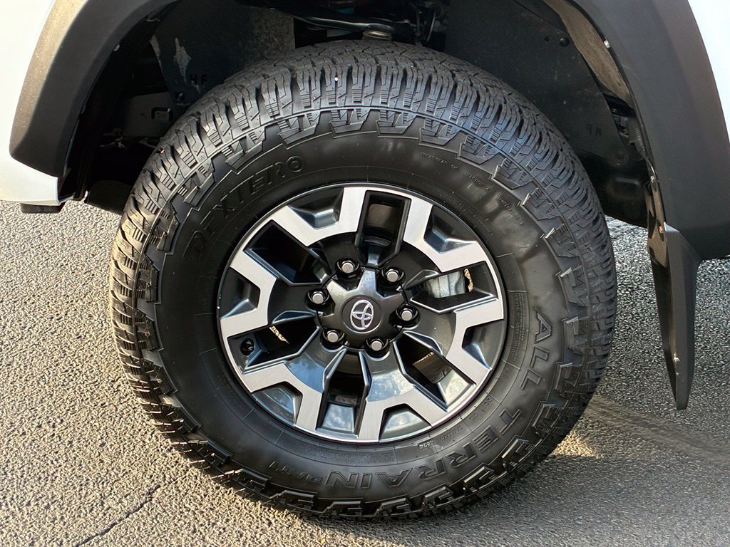 Used 2022 Toyota Tacoma TRD Off-Road AWD/4WD image 14