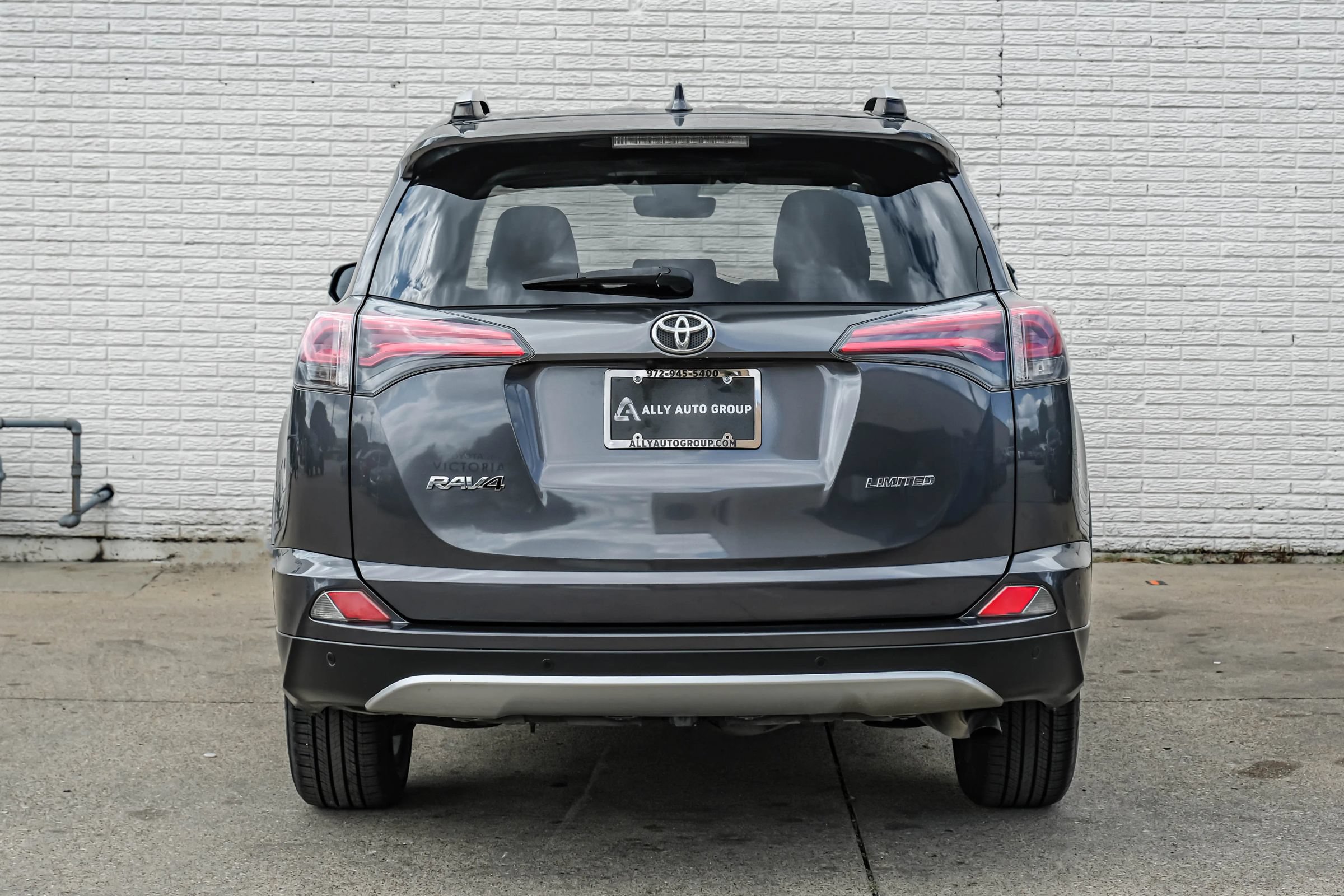 Used 2016 Toyota RAV4 Limited w/ Advanced Technology Package FWD image 9