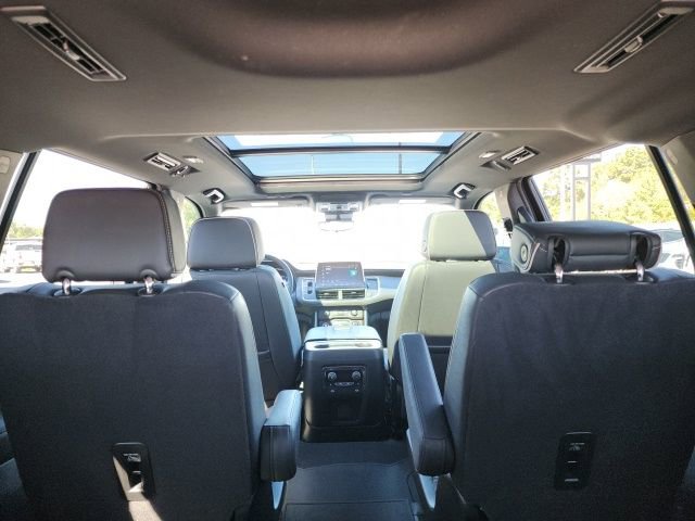 Used 2024 Chevrolet Suburban Premier w/ Premium Package image 15