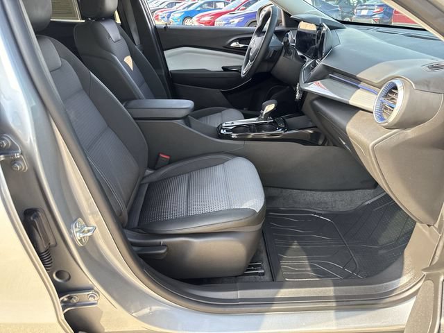 Used 2024 Chevrolet Trax LT w/ Driver Confidence Package FWD image 15