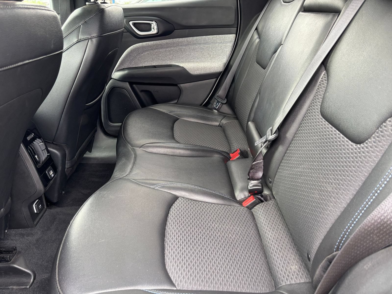 Used 2025 Jeep Compass Latitude AWD/4WD image 25
