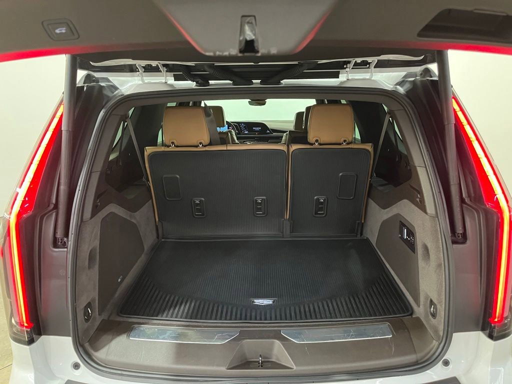 Used 2023 Cadillac Escalade ESV Premium Luxury w/ Performance Package AWD/4WD image 13