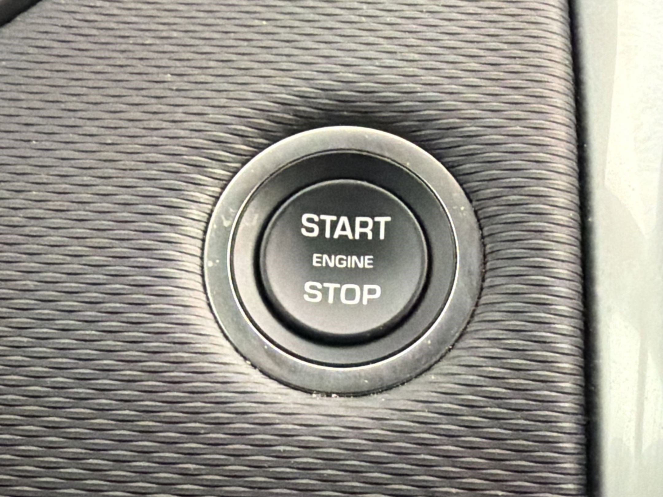 Used 2025 Land Rover Discovery Dynamic SE image 24