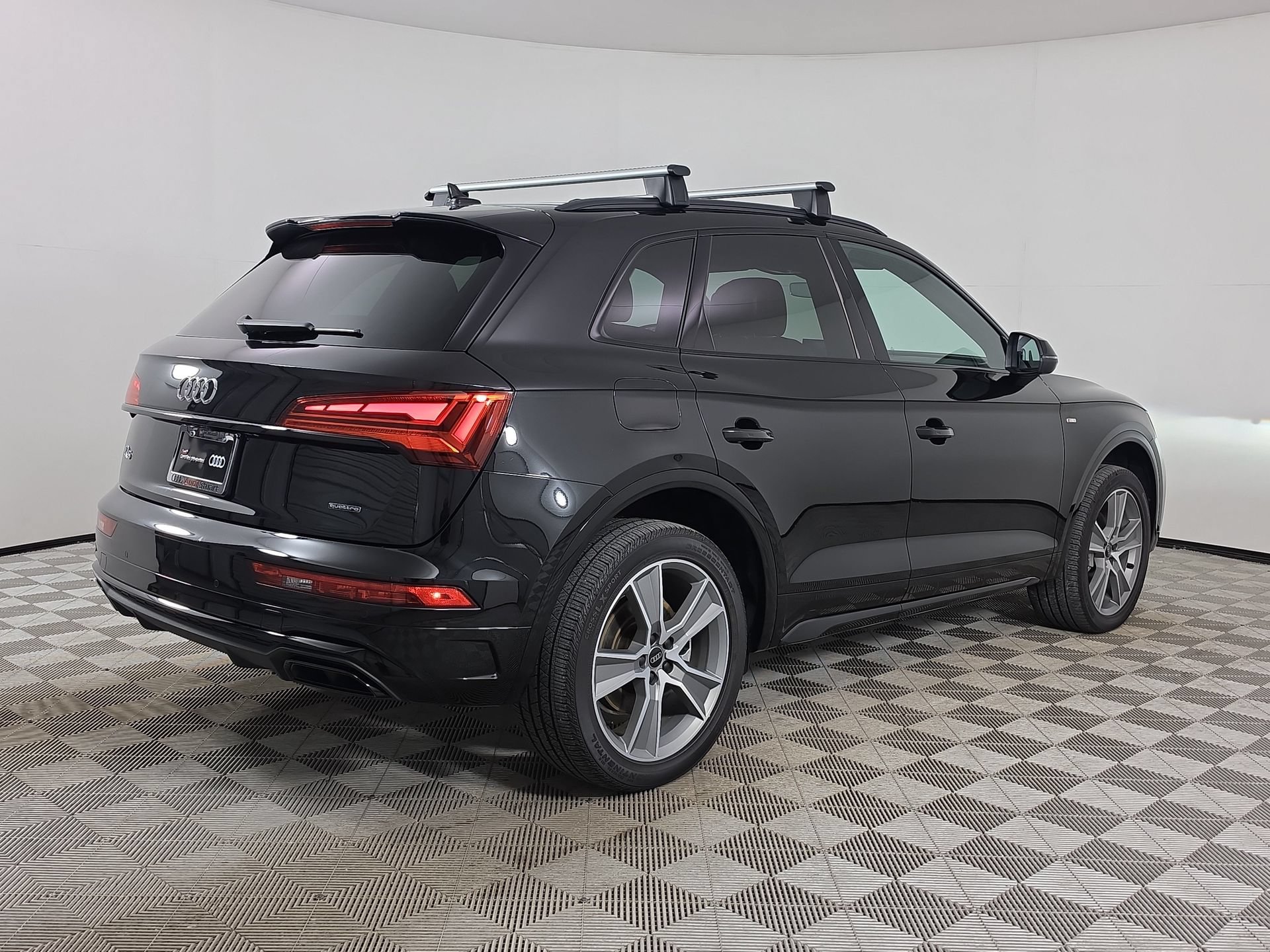 Certified 2025 Audi Q5 2.0T Premium AWD/4WD image 7