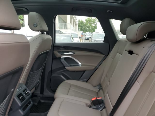 Used 2025 Audi Q5 Premium Plus w/ Premium Plus AWD/4WD image 16