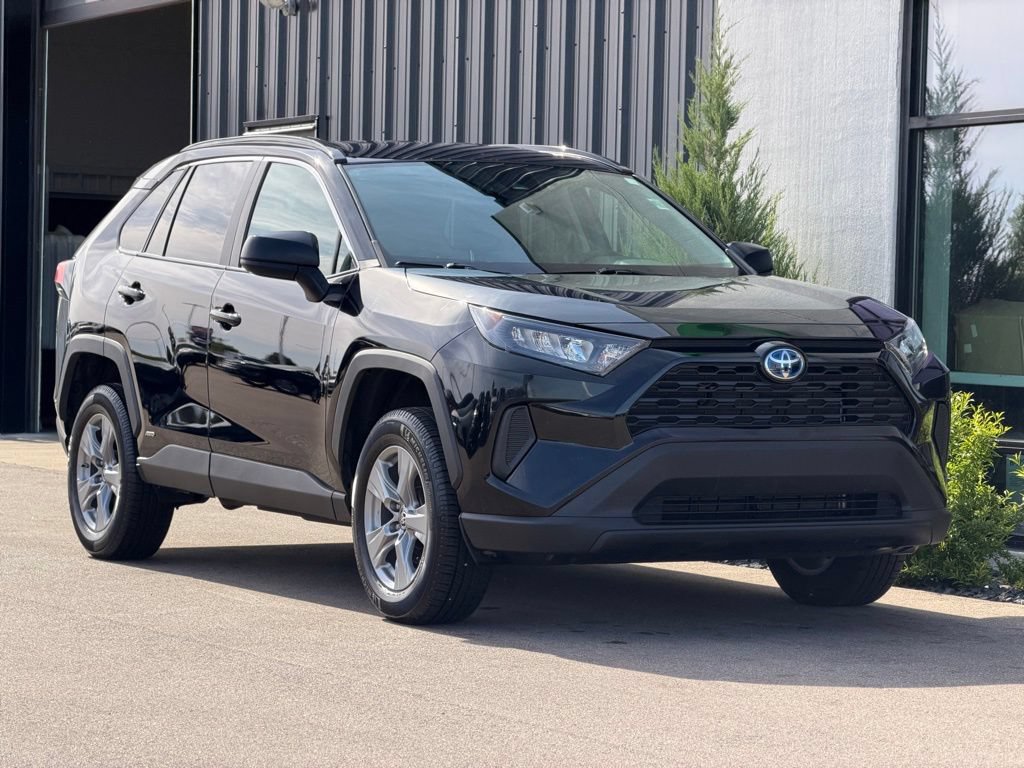 Used 2022 Toyota RAV4 LE AWD/4WD image 4