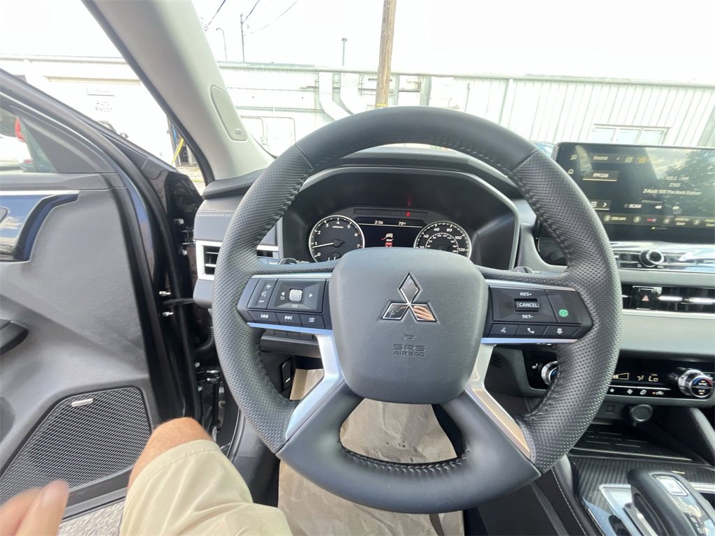 New 2025 Mitsubishi Outlander SE image 6