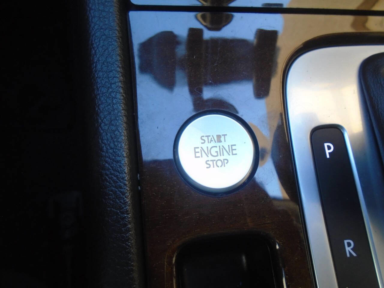 Used 2016 Volkswagen Touareg TDI image 50