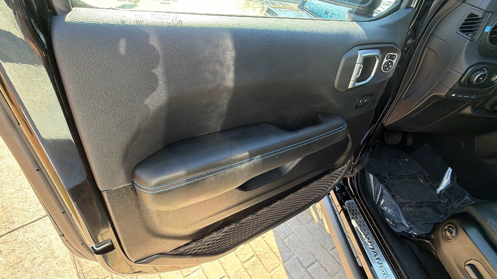 Used 2025 Jeep Wrangler Unlimited Rubicon 4xe image 14