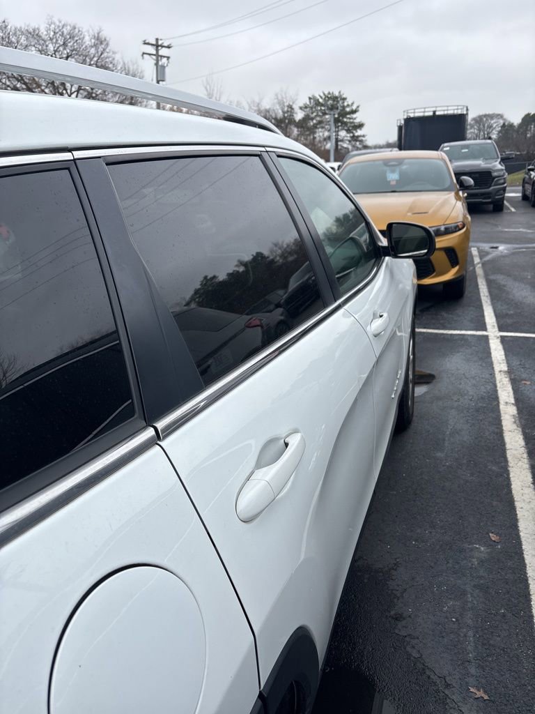 Certified 2016 Jeep Cherokee Latitude w/ Cold Weather Group image 10