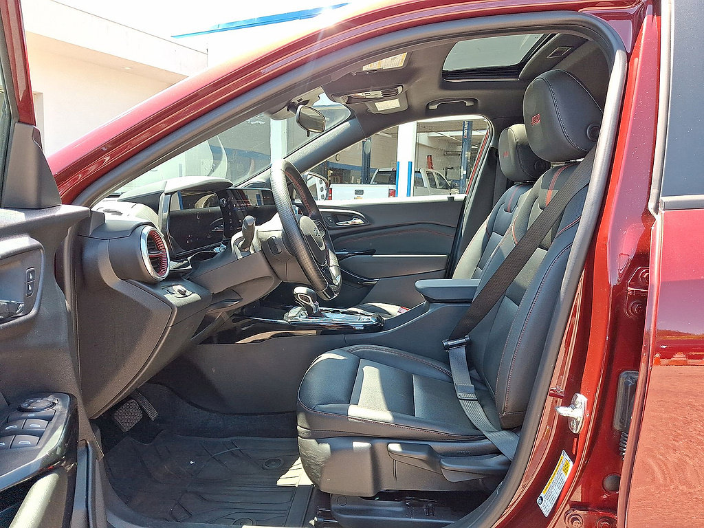Certified 2024 Chevrolet Trax RS w/ Sunroof Package FWD image 11