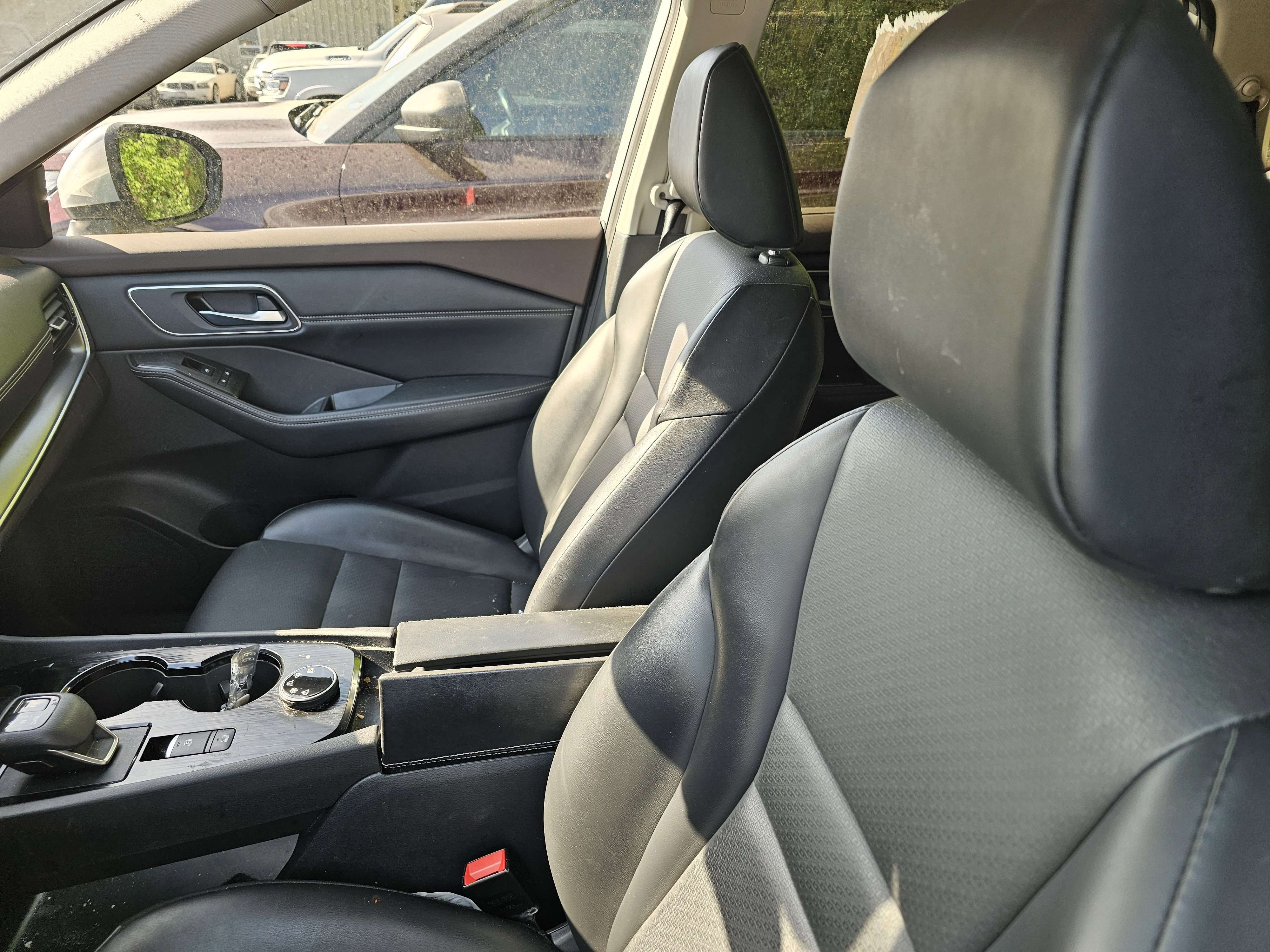 Used 2021 Nissan Rogue SV w/ Premium Package image 10