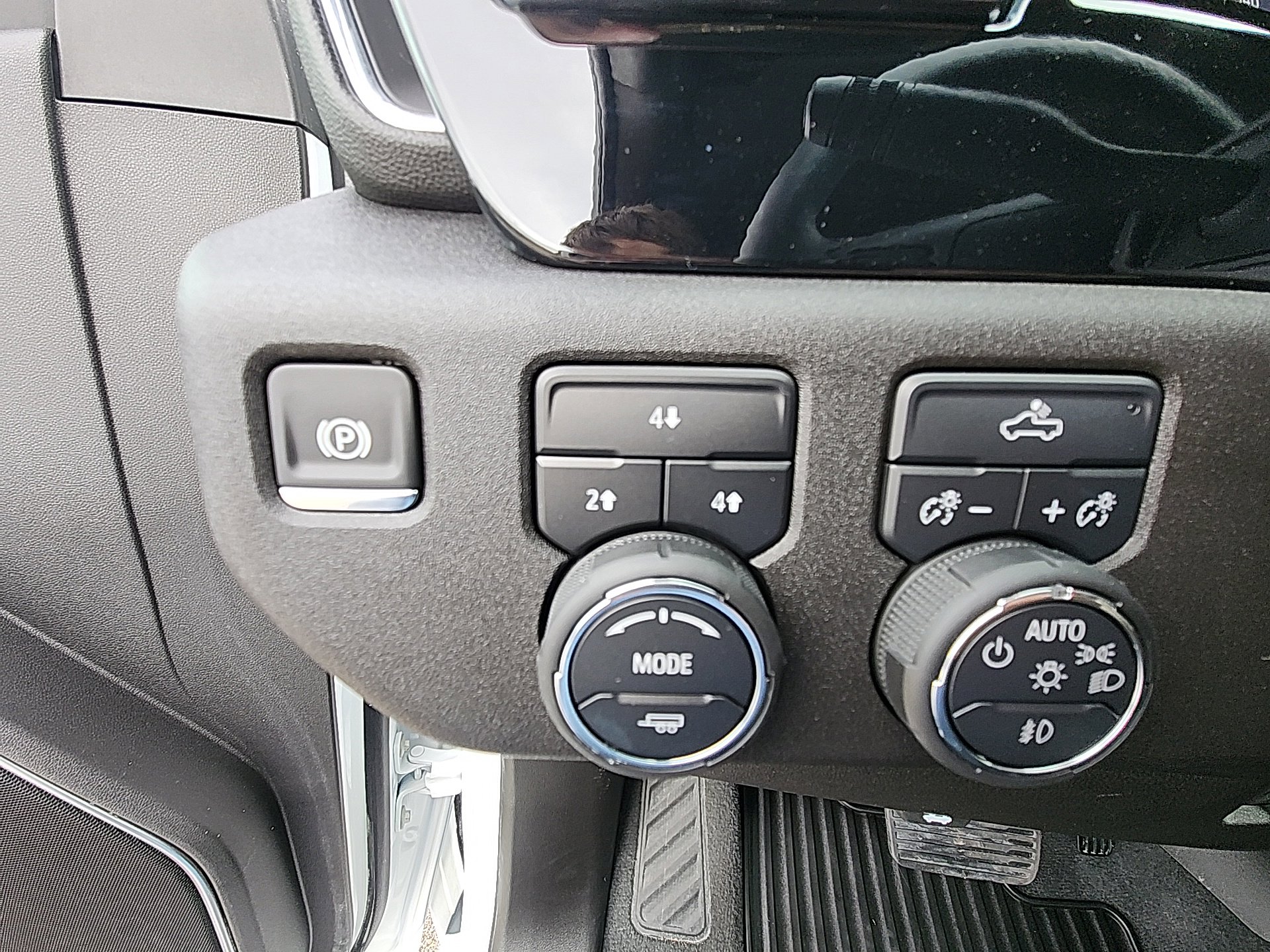 Used 2025 Chevrolet Silverado 2500 LT w/ Convenience Package image 21