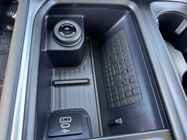 Used 2025 Ford Expedition Active AWD/4WD image 29