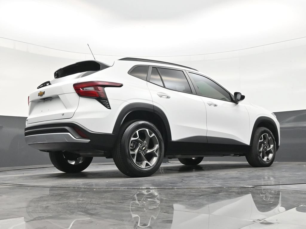 Used 2024 Chevrolet Trax LT w/ Driver Confidence Package FWD image 24