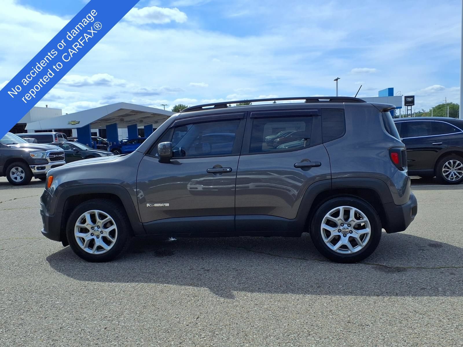 Used 2016 Jeep Renegade Latitude w/ Popular Equipment Group FWD image 9