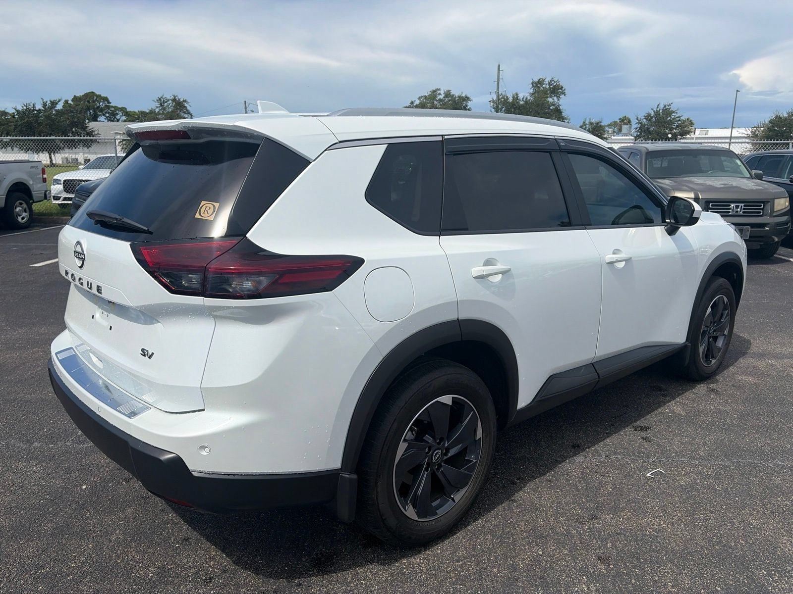 Used 2024 Nissan Rogue SV w/ SV Premium Package FWD image 7