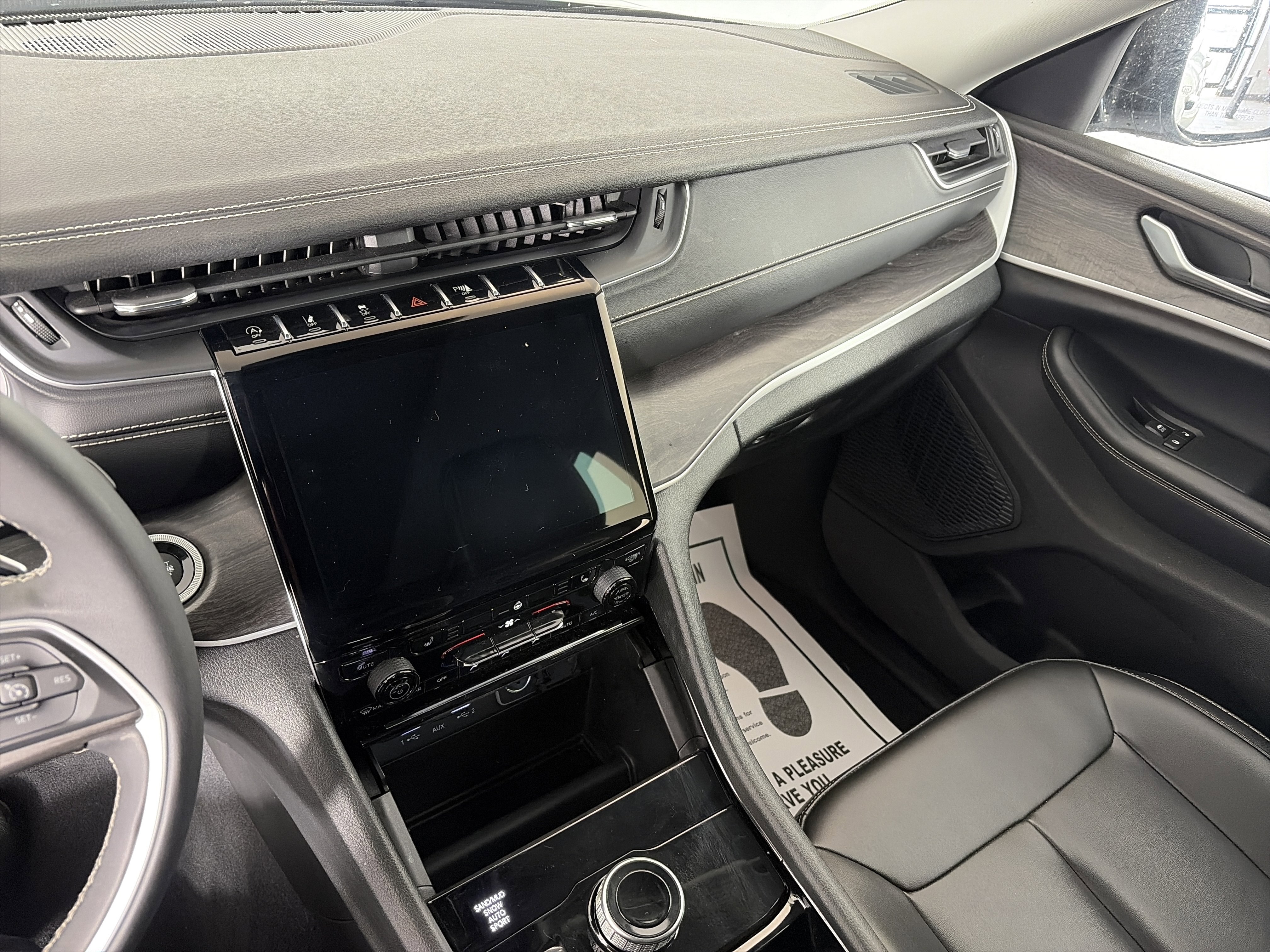 Used 2023 Jeep Grand Cherokee L Limited w/ Trailer Tow Group (B) image 4