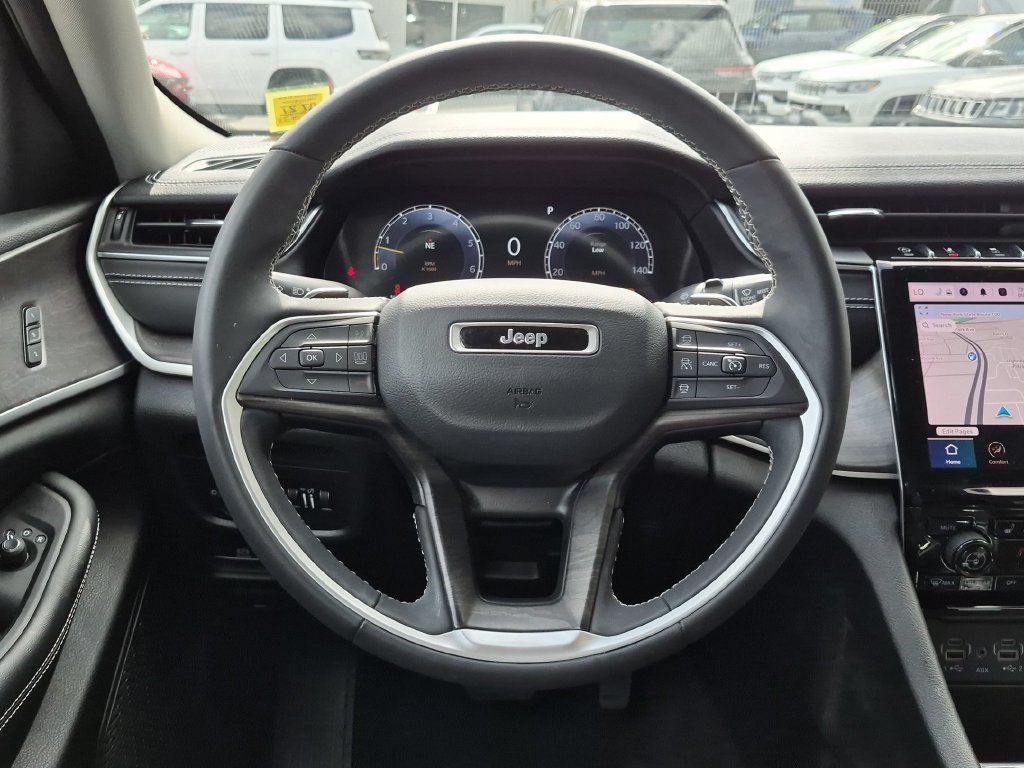 Used 2023 Jeep Grand Cherokee Limited AWD/4WD image 13