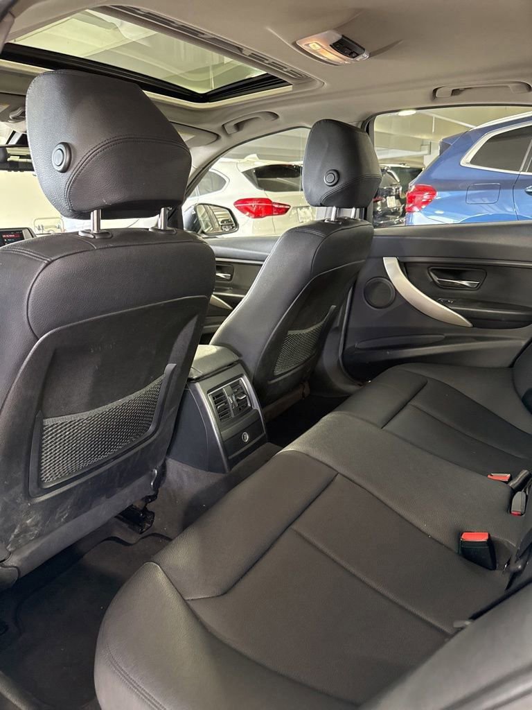 Used 2018 BMW 320i Sedan RWD image 10