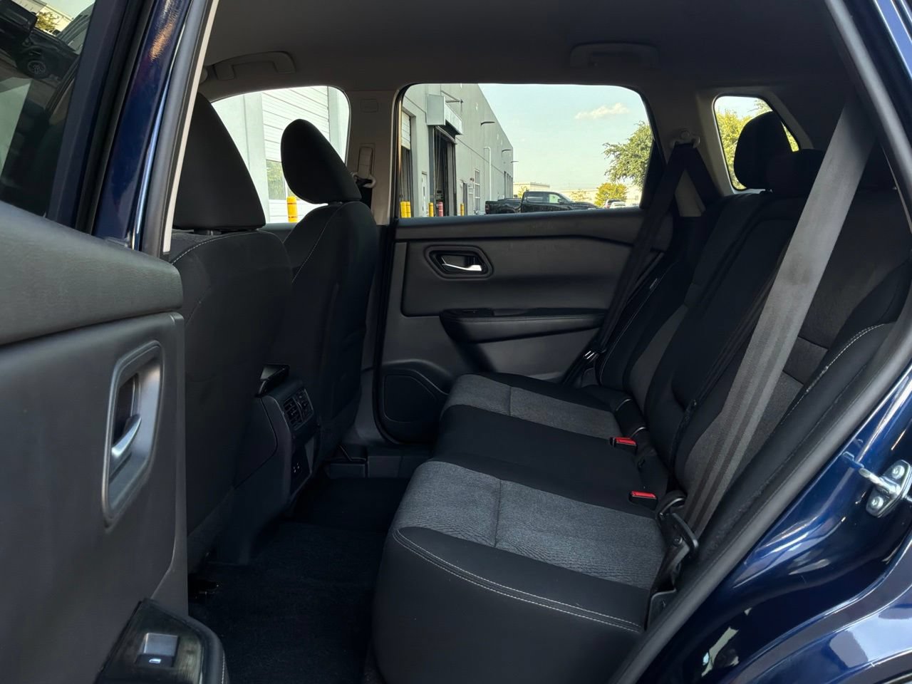 Used 2025 Nissan Rogue SV FWD image 12