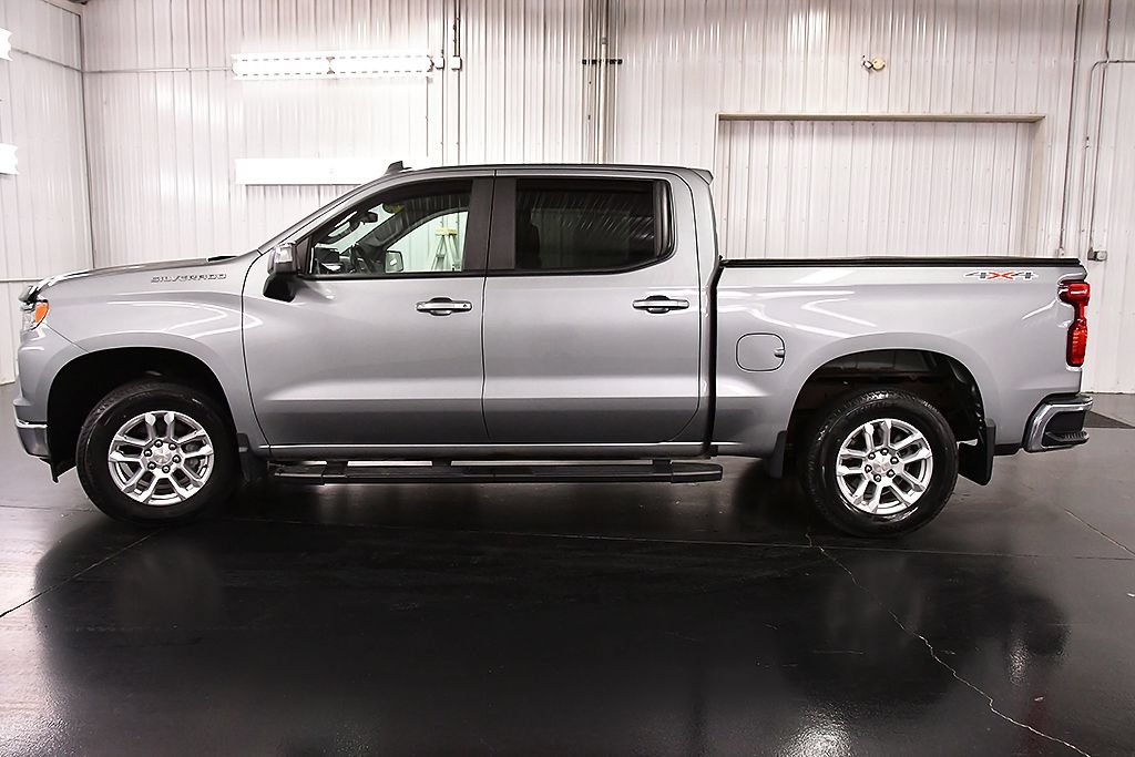Used 2023 Chevrolet Silverado 1500 LT AWD/4WD image 4