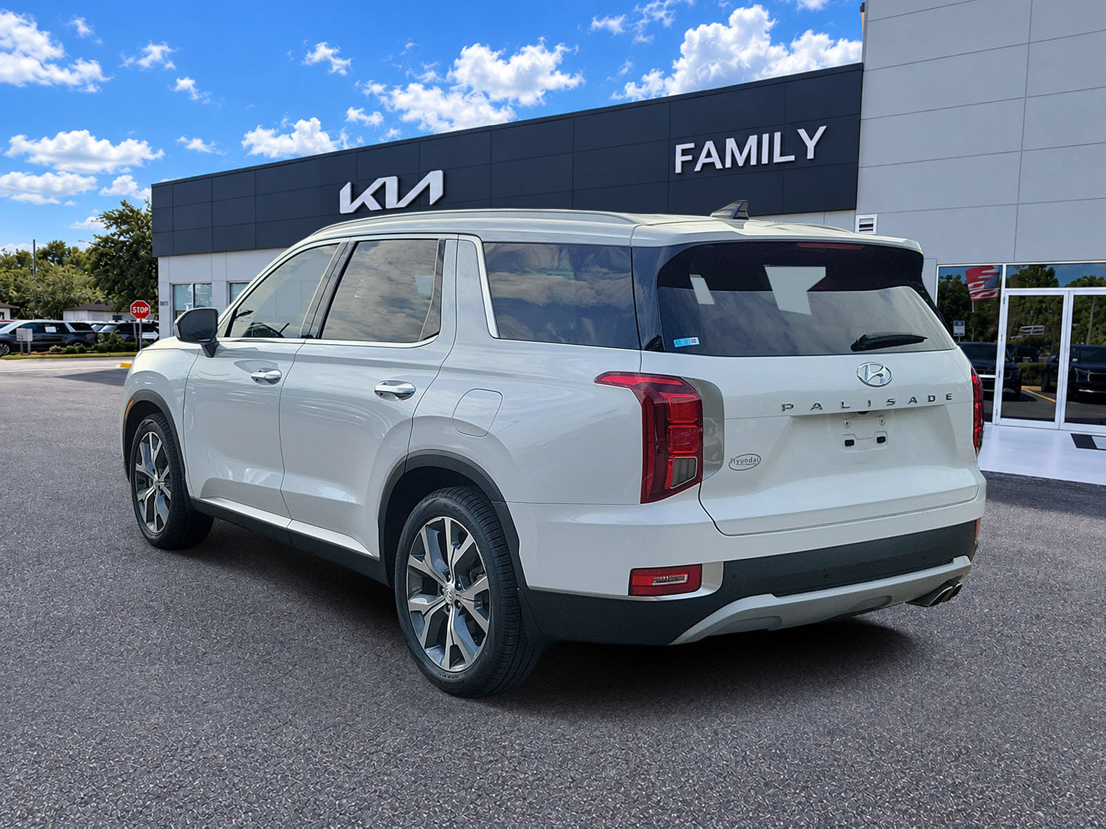 Used 2021 Hyundai Palisade SEL w/ Premium Package FWD image 4