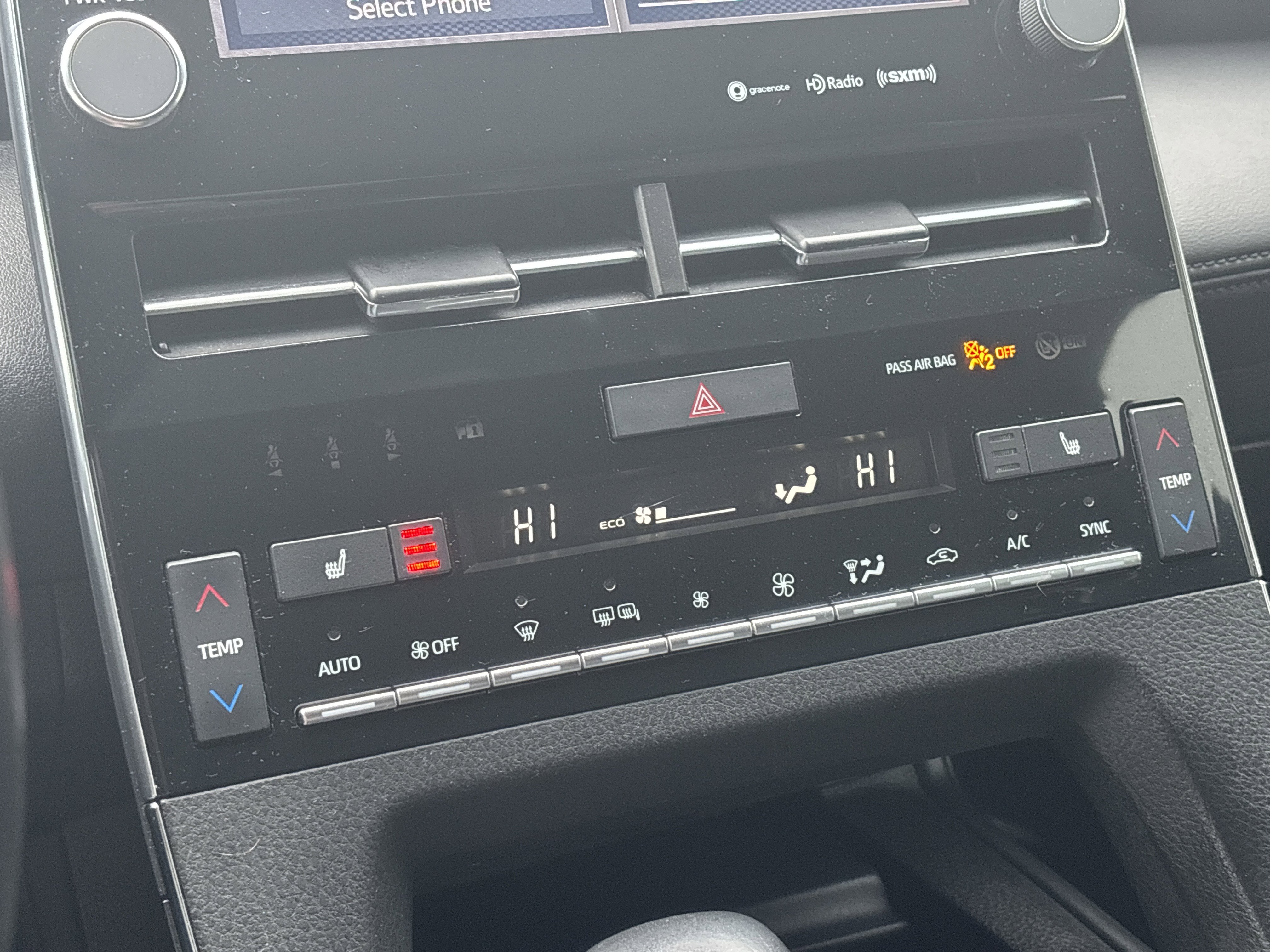 Used 2022 Toyota Avalon XLE FWD image 19
