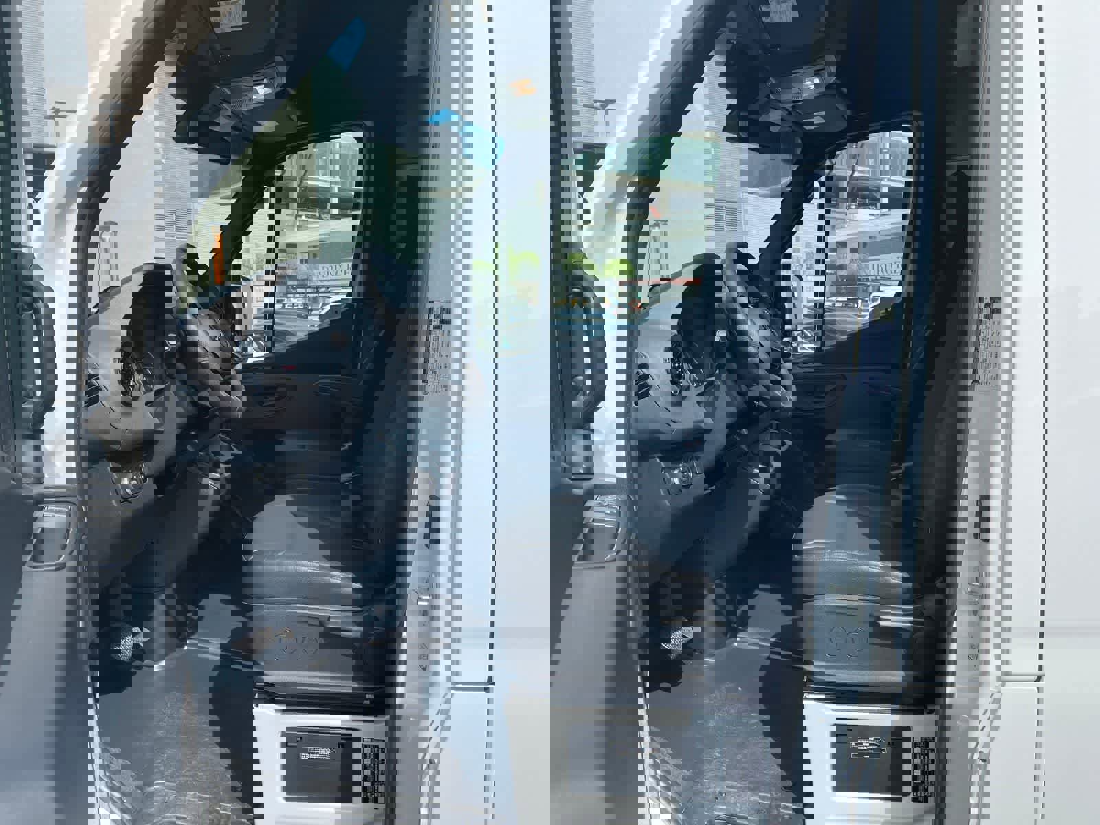 Used 2025 Mercedes-Benz Sprinter 2500 image 11