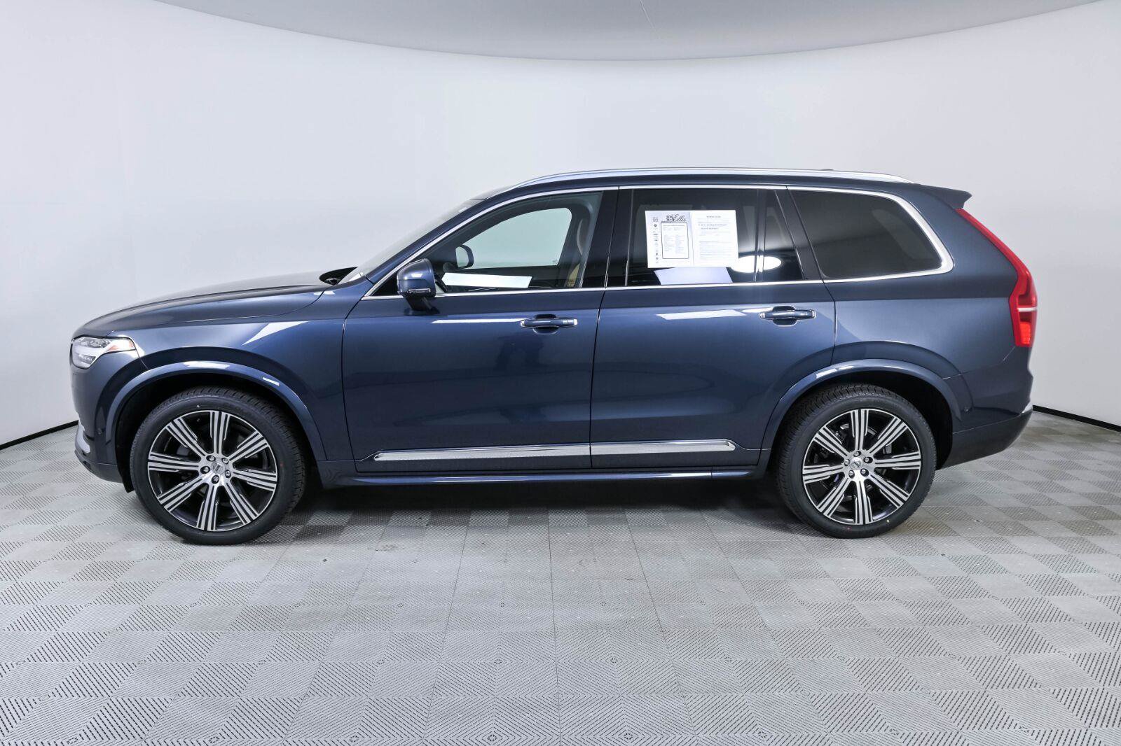 Certified 2022 Volvo XC90 T6 Inscription w/ Advanced Package AWD/4WD image 2