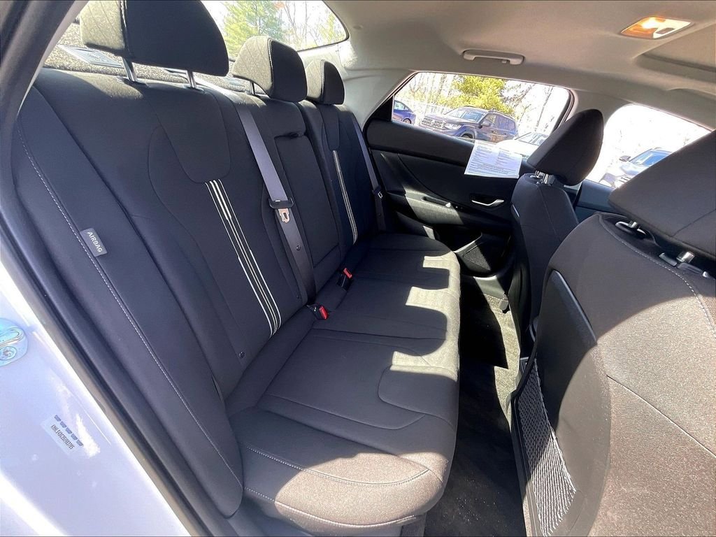 Used 2025 Hyundai Elantra SEL FWD image 16