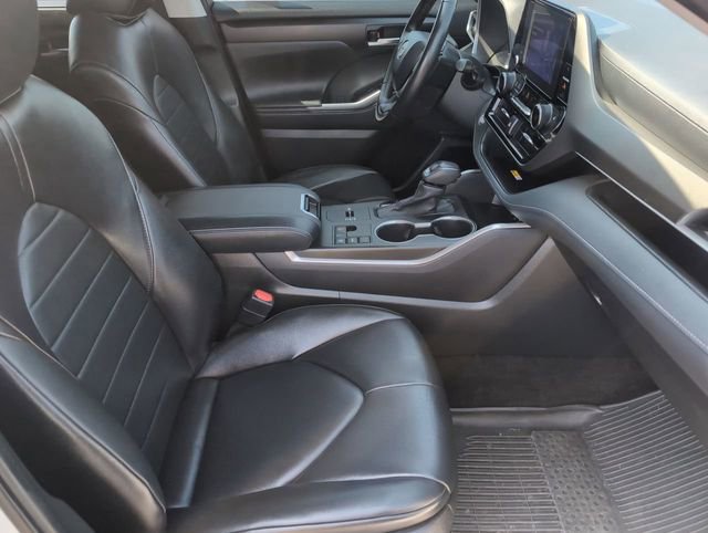 Used 2023 Toyota Highlander XLE image 27