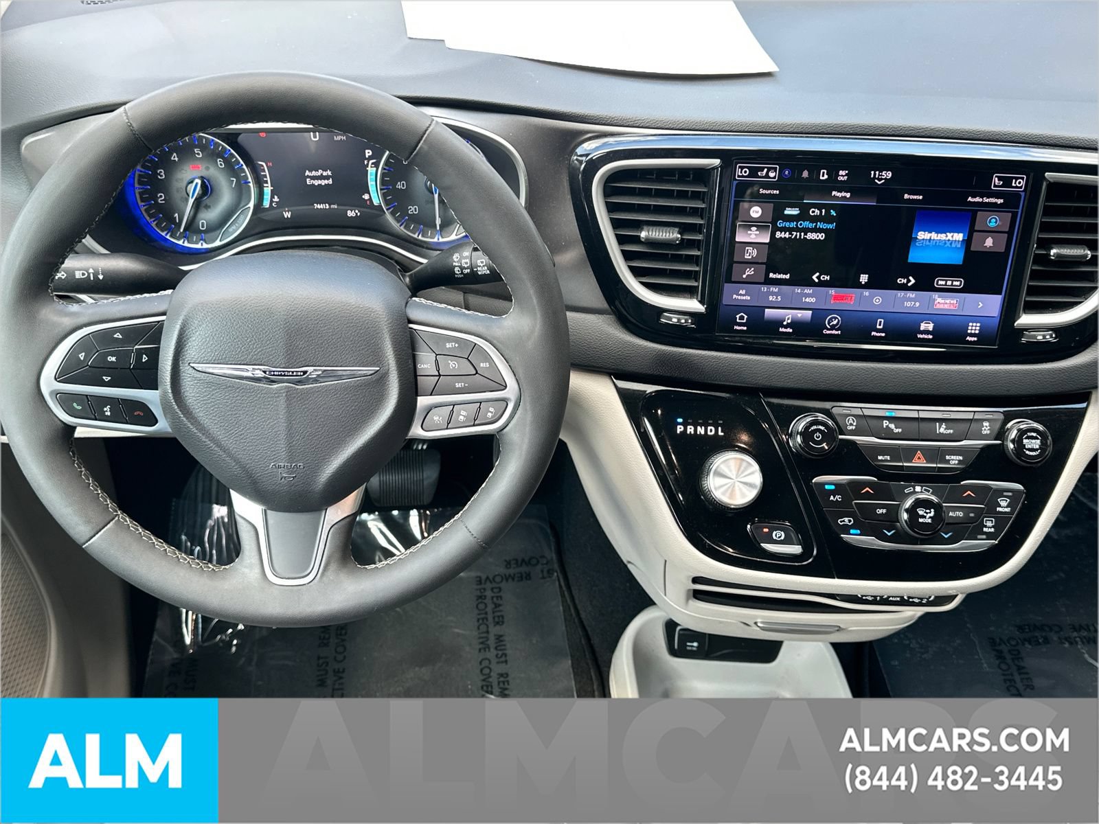 Used 2023 Chrysler Pacifica Touring-L FWD image 28