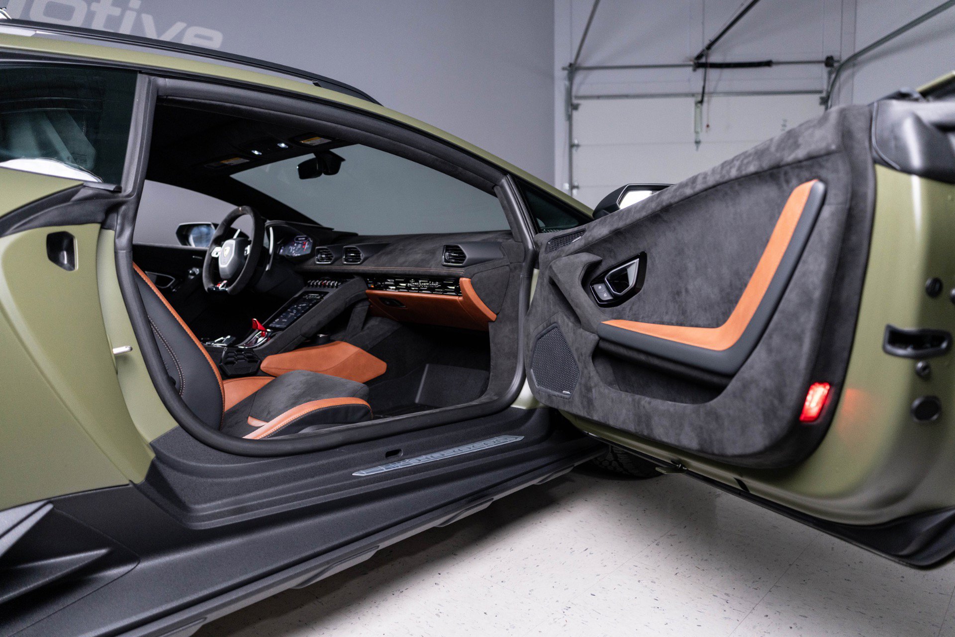Used 2024 Lamborghini Huracan Sterrato AWD/4WD image 83