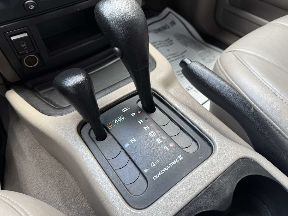 Used 2004 Jeep Grand Cherokee Limited w/ Cold Weather Group AWD/4WD image 20