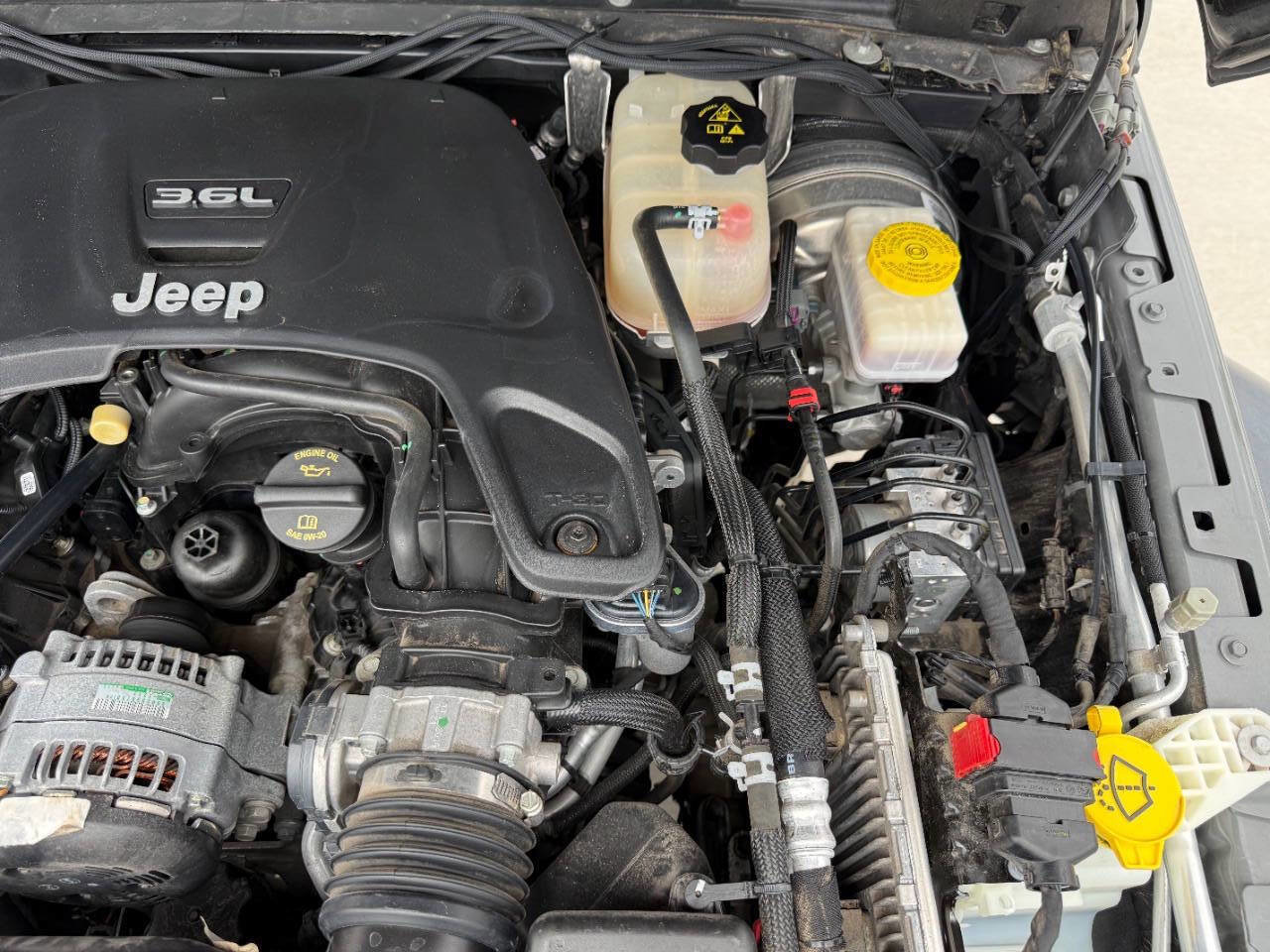 Used 2020 Jeep Wrangler Sport AWD/4WD image 17