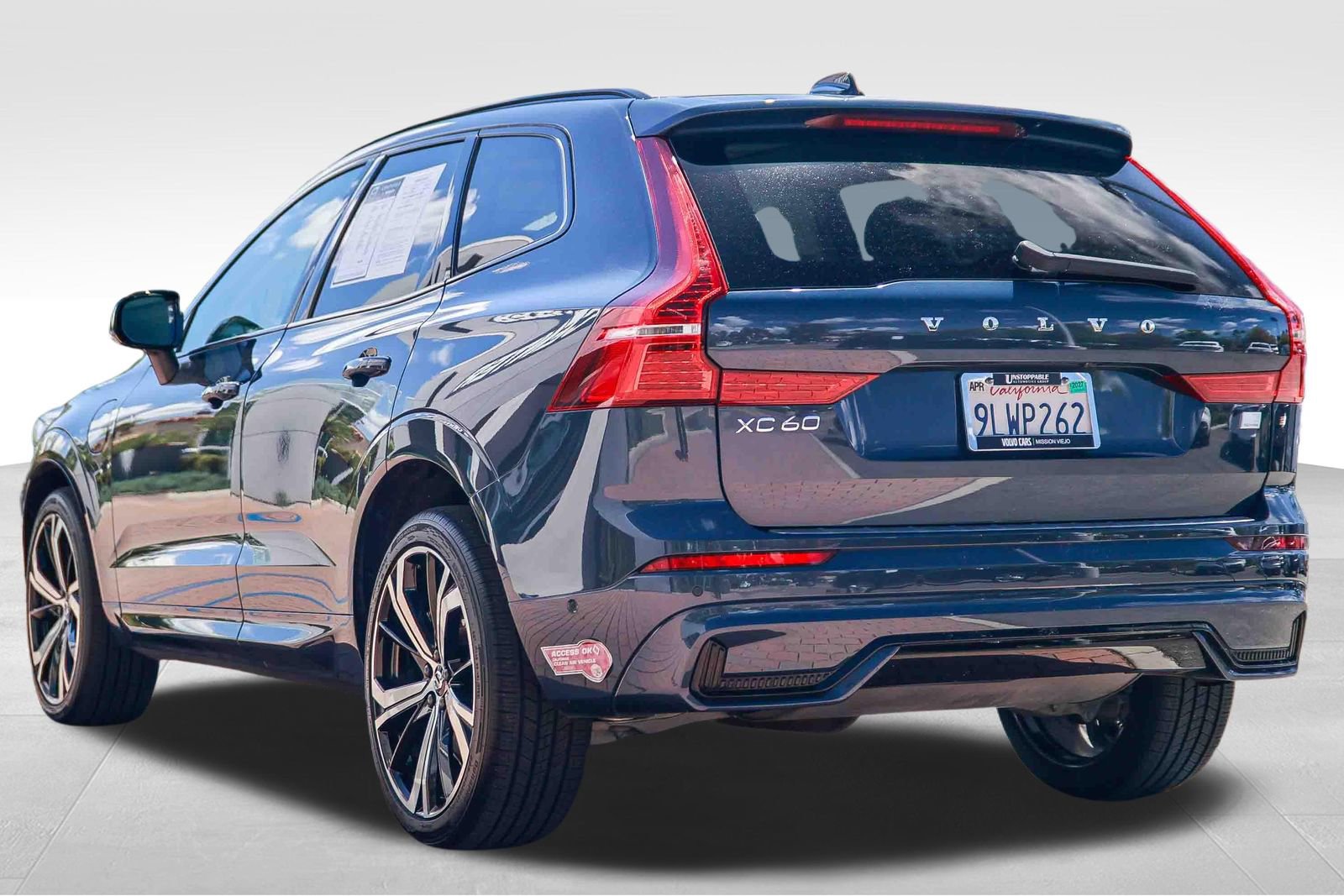 Used 2024 Volvo XC60 T8 Ultimate w/ Protection Package Premier AWD/4WD image 5