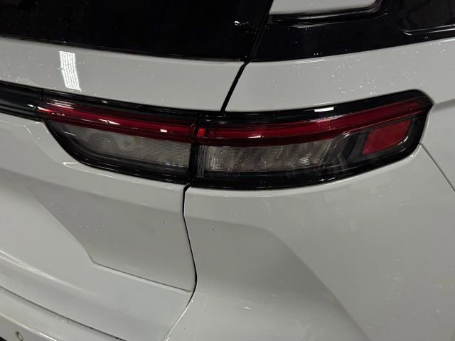 Used 2022 Jeep Grand Cherokee Altitude image 7