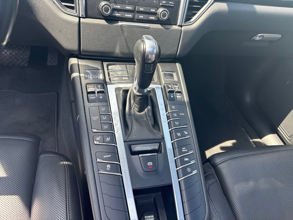 Used 2018 Porsche Macan AWD/4WD image 16